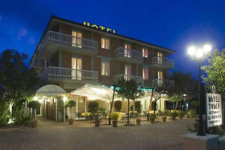 Hotel Tuder Todi Eksteriør bilde